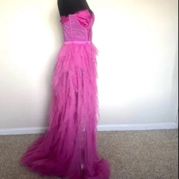 For love and lemons revolve bustier pink lace gown NWT size Small